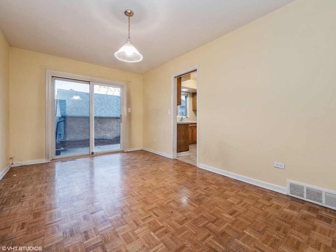 Primary Photo - Spacious Townhome in Barrington!!