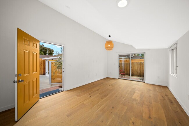 Building Photo - 3448 Casitas Ave