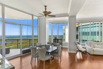 Building Photo - 801 E Beach Dr