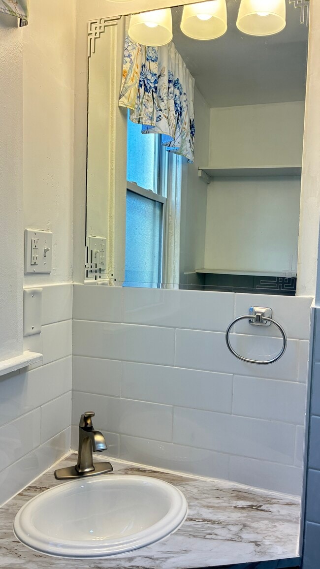 Building Photo - 12 Delaware Ter