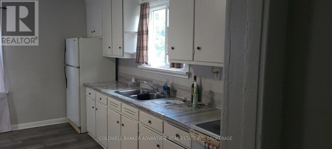 Building Photo - 14 Albert St