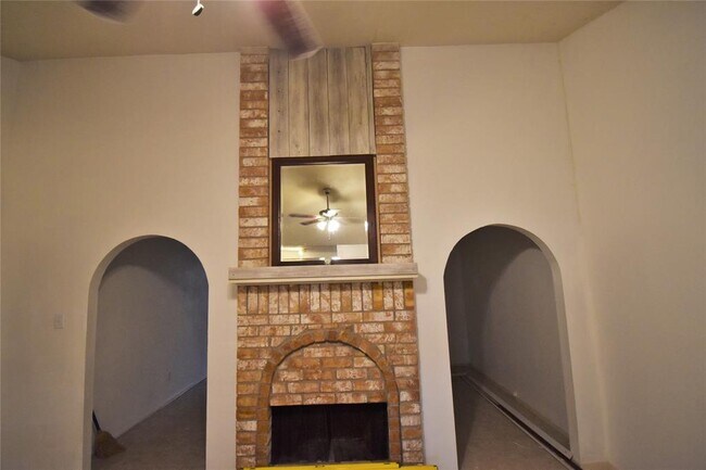 Building Photo - 9606 Riverside Lodge Dr