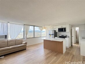 Building Photo - 1060 Kamehameha Hwy