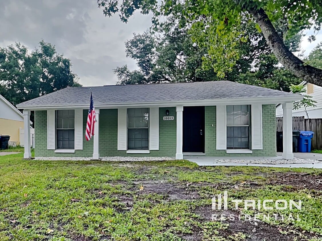 Primary Photo - 16015 Splitlog Dr