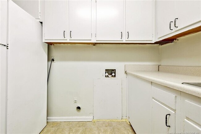 Foto del edificio - 2422 Bragg Blvd