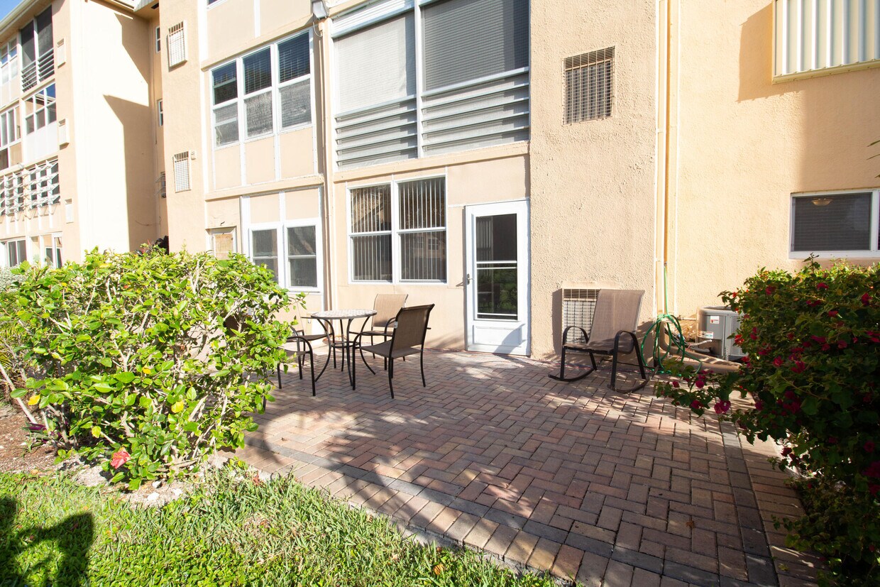 Foto principal - 2600 NE 1st Ln