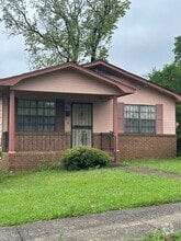 Building Photo - 901 6th Way
