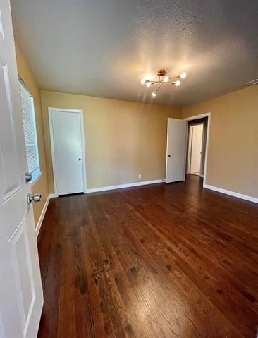 Foto del edificio - 11936 Hoblitzelle Dr