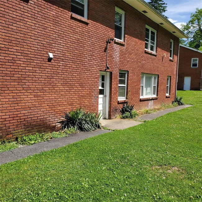 Building Photo - 195 Plains Rd