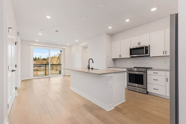 Building Photo - 6901 NE 184th Ln