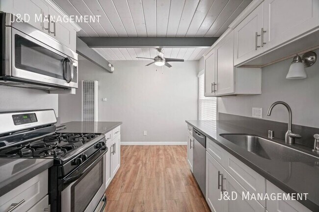 Foto del edificio - 4154 Udall St