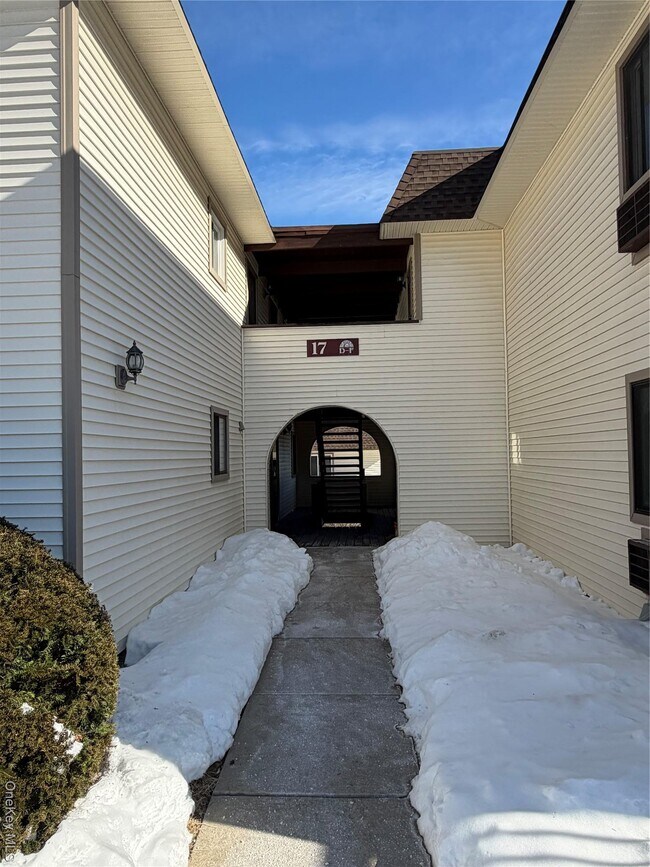 Foto del edificio - 17 Village Park Dr