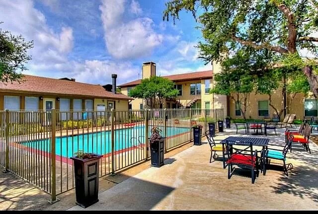 Foto principal - 10650 Steppington Dr