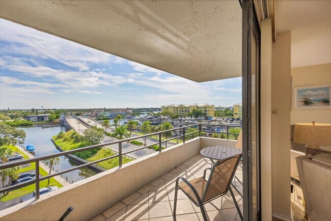 Building Photo - 7F38C9 Siesta Key