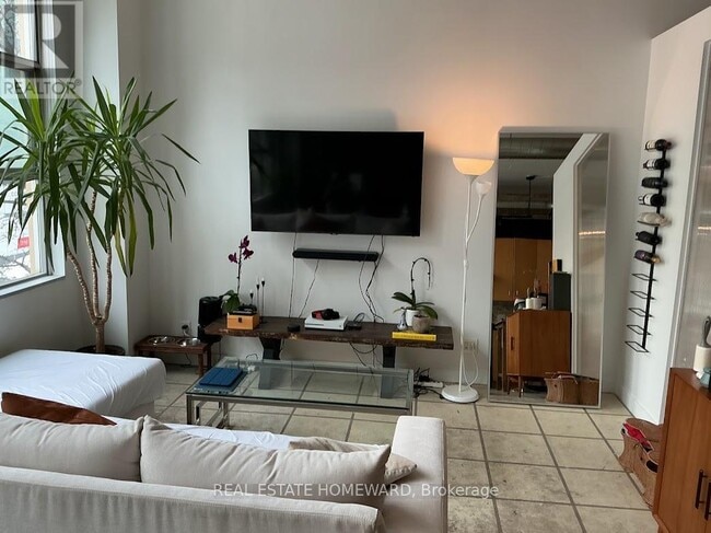 Photo du bâtiment - 188 Eglinton Ave E