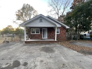 Building Photo - 710 E Chestnut St