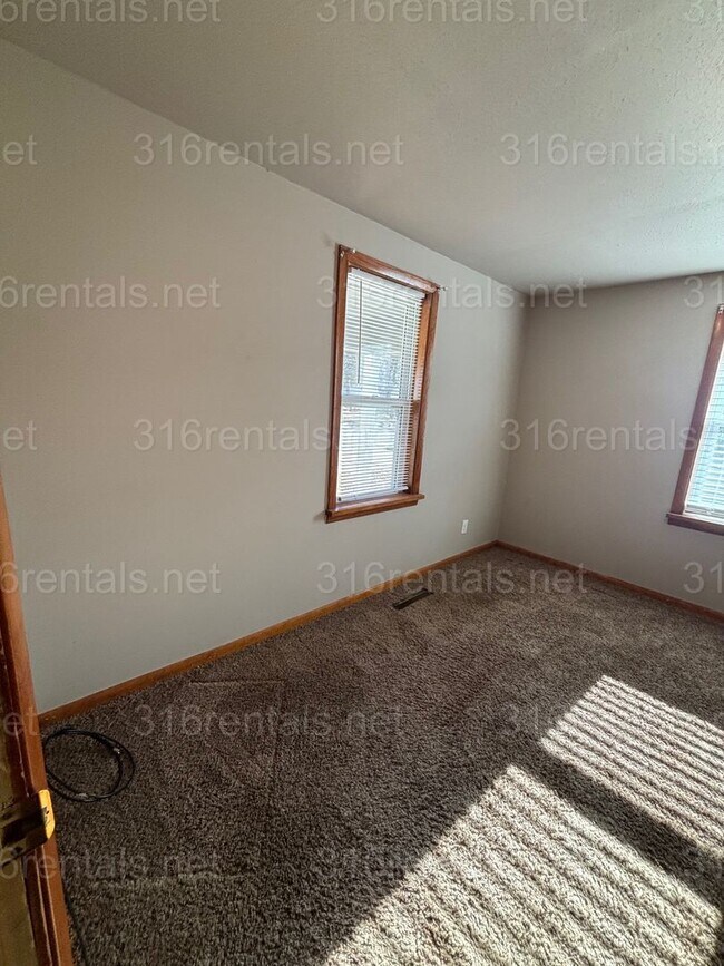 Foto del edificio - 2 bedroom 1 bath house available NOW!