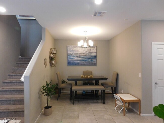 Foto del edificio - 2715 Amazing Meadows Ave