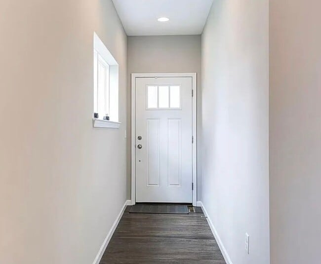 Building Photo - 3 bedroom 2.5 bathroom townhome for rent