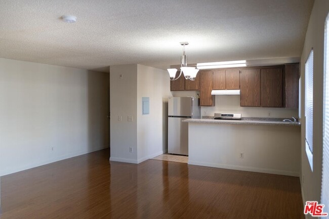 Building Photo - 331 S Gramercy Pl