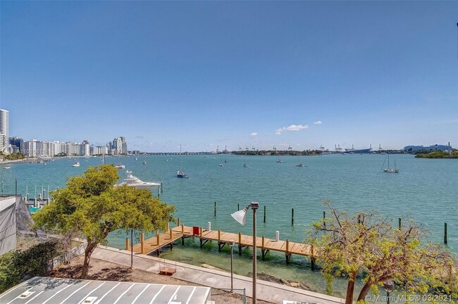 Foto del edificio - 9 Island Ave