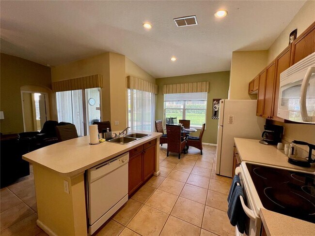 Building Photo - 8127 Fan Palm Way