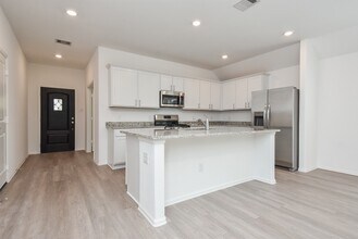 Building Photo - 8426 Manta Ray Dr