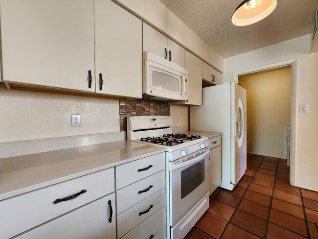 Building Photo - 3073 Plaza Blanca