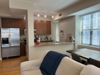 Foto del edificio - 451 W Huron St