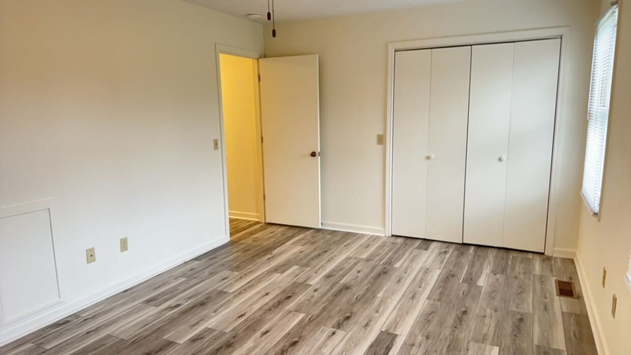 Building Photo - Blacksburg, 3 BR / 2.5 BA, Available September 11th