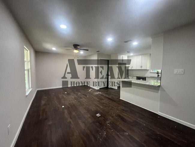 Building Photo - Fully Remodeled 2 Bedroom 1 Bathroom