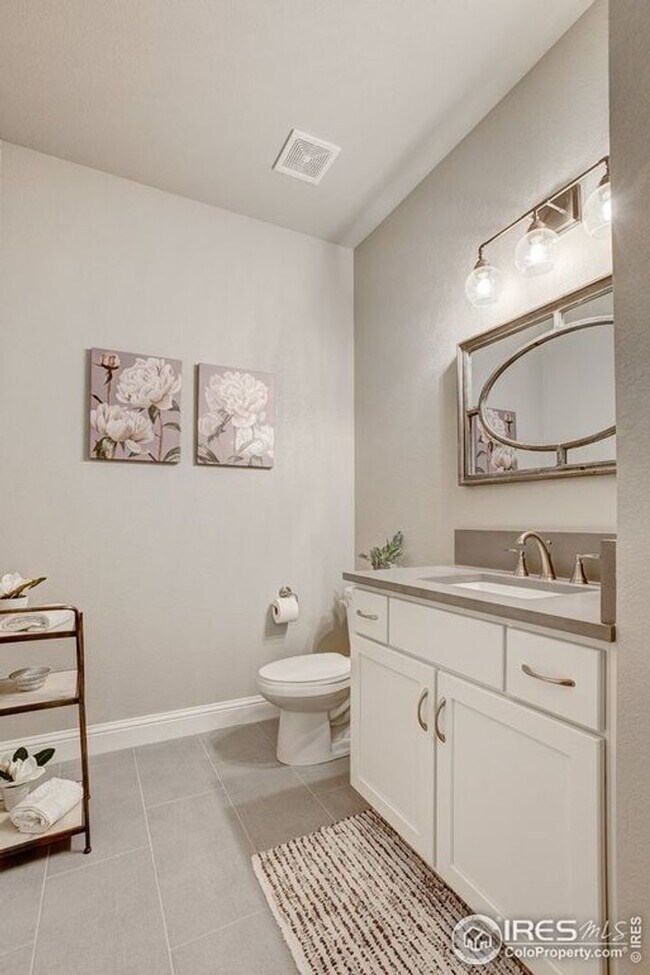 Building Photo - Beautiful townhome in Berthoud