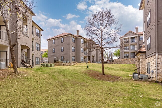 Building Photo - The Lyndon