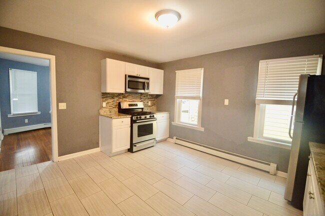 Foto del edificio - 807 Brewster St