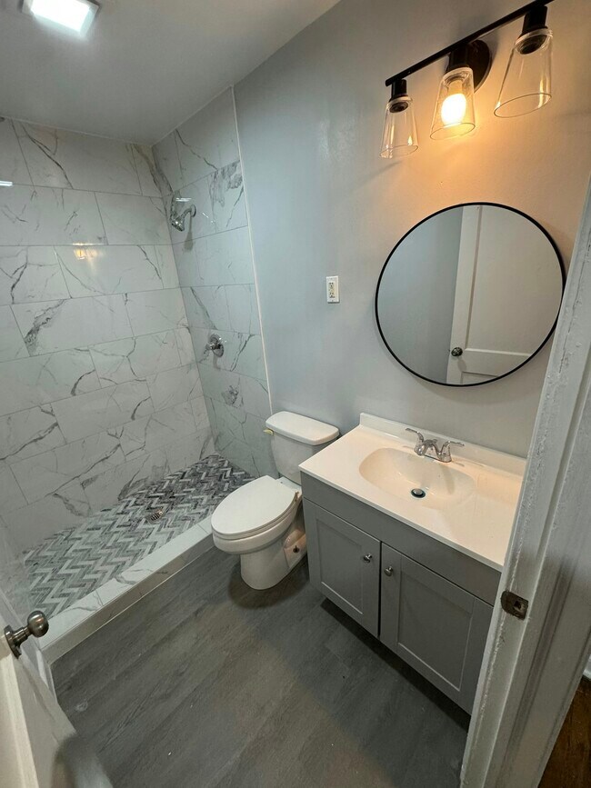 Foto del edificio - 1121 E 15th St