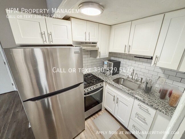 Foto del edificio - 21955 Miles Rd