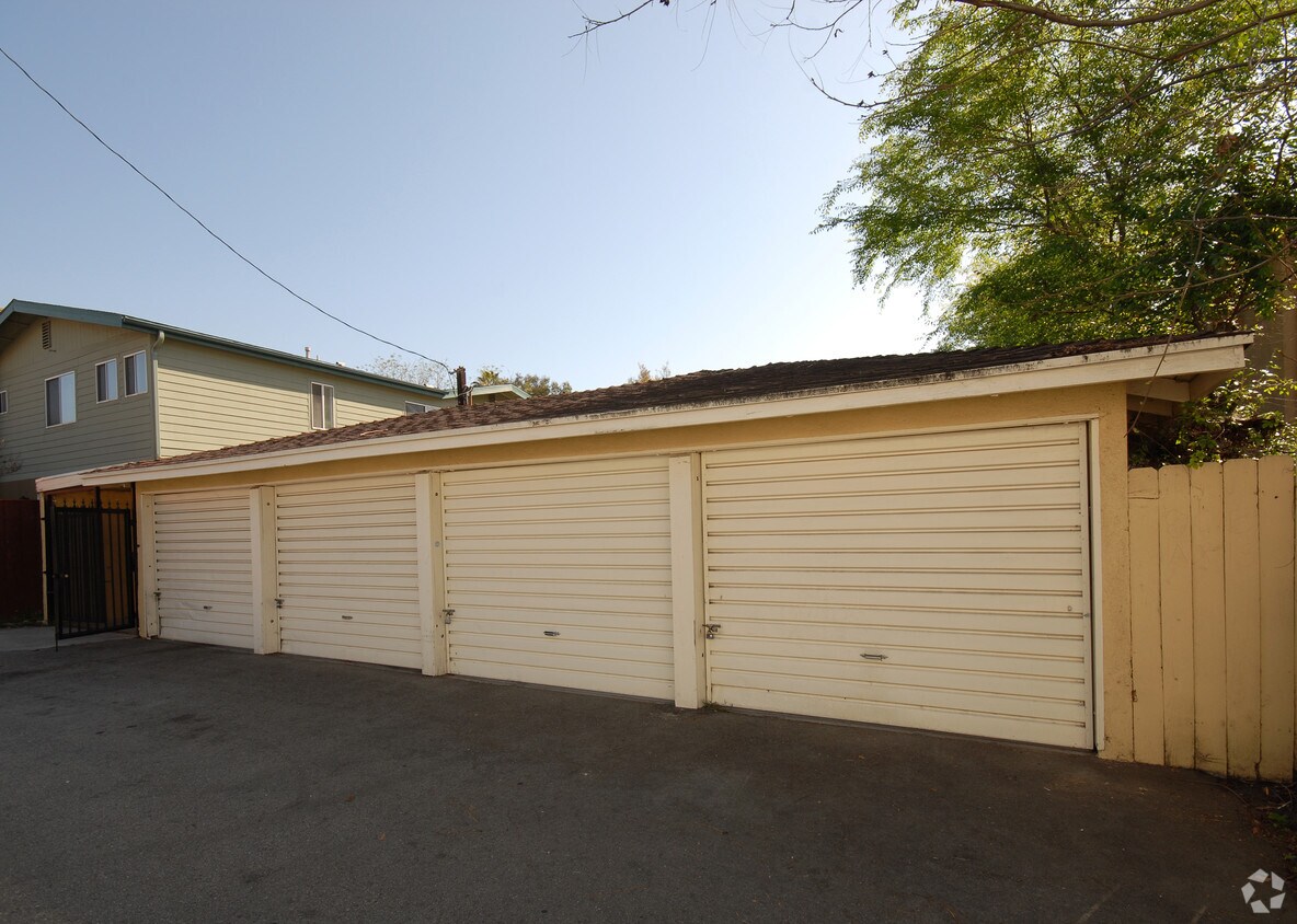 Foto del edificio - 63 S Daisy Ave