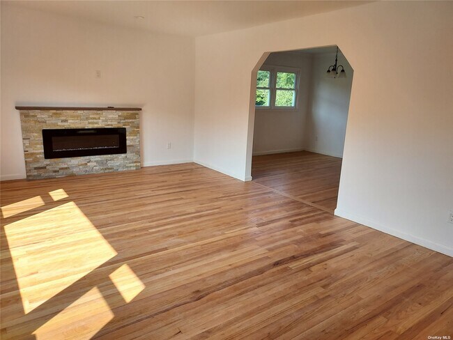 Building Photo - 11 Pulaski Pl