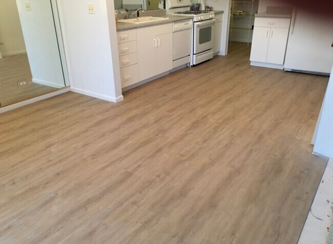 Building Photo - 1403 Clove Ct