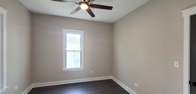 Building Photo - 2 bd 1 ba bungalow with a loft in Joliet