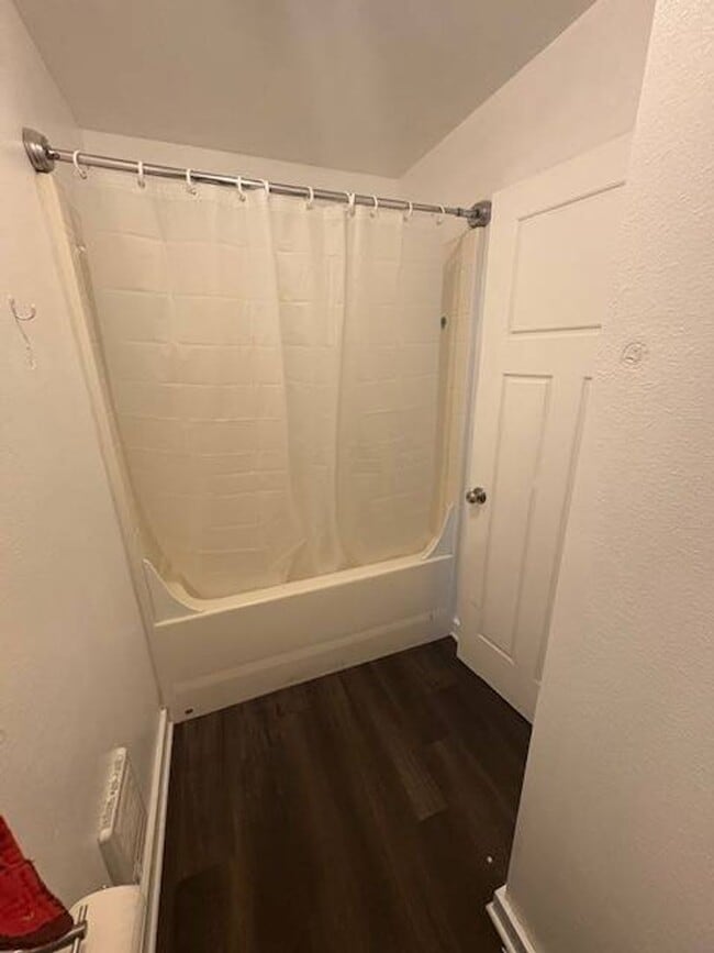 Building Photo - 608 Mark St