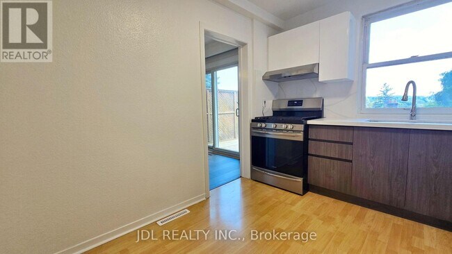 Building Photo - 204 Gooch Ave