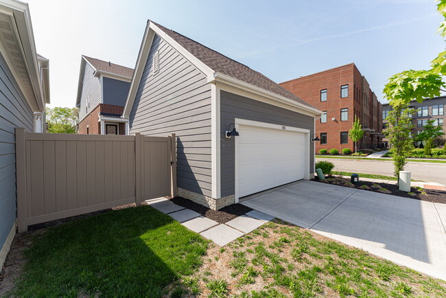 Building Photo - 1185 Perry St