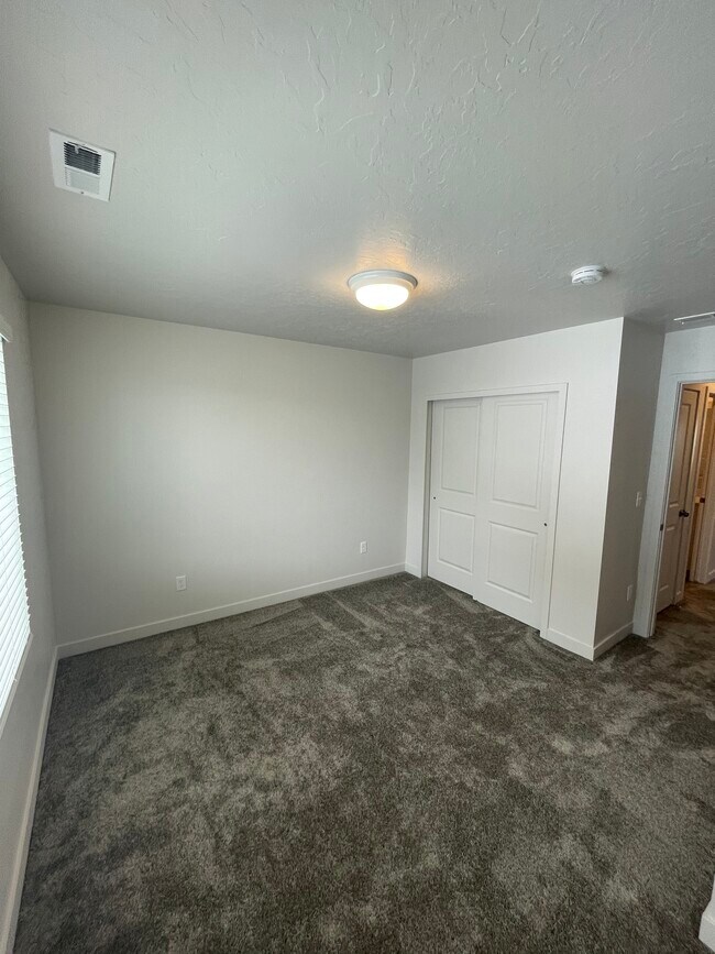 Building Photo - 731 S Miller Ave