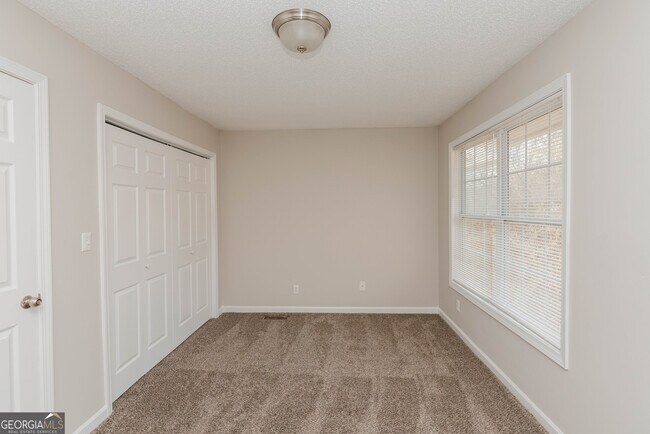 Building Photo - 432 WI Pkwy