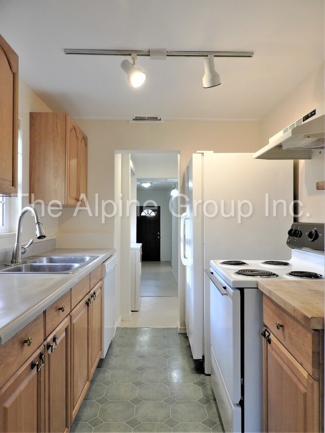Primary Photo - Unique Three Bedroom + Bonus In Beaverton!