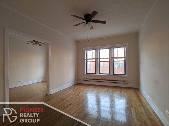 Building Photo - 622 W Cornelia Ave