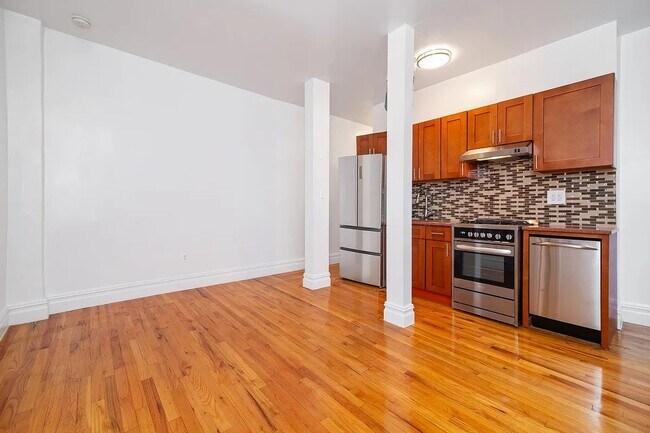 Foto del edificio - 160 Waverly Pl