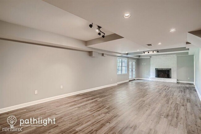 Foto del edificio - 4 br, 2.5 bath House - 1751 Berry Ln UNIT