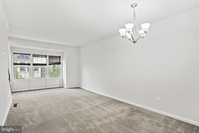 Building Photo - 2923 Glendale Ave